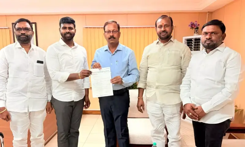 Boduppal: బోడుప్పల్ సమస్యలపై కమిషనర్‌కు వజ్రేష్ యాదవ్ వినతి