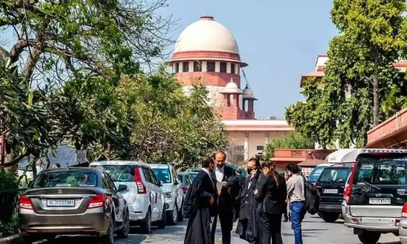 వీధి కుక్కలపై సుప్రీంకోర్టు కఠిన వైఖరి..