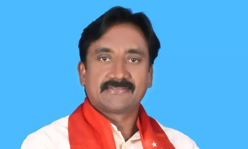 Karimnagar: మందుబాబులకు అడ్డాగా మారిన పద్మనగర్ డబుల్ బెడ్రూమ్ ఇళ్లు