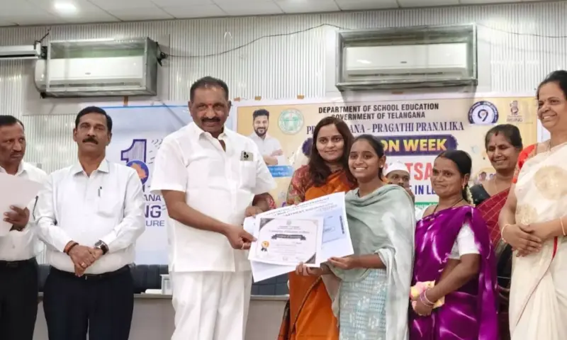 Karimnagar: ఘనంగా విద్యా విజయోత్సవం.. ప్రతిభావంతులైన విద్యార్థులకు