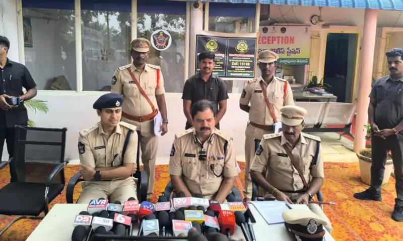Eluru: గండేపల్లి పోలీస్ స్టేషన్లో డిఐజి అశోక్ కుమార్ తనిఖీలు