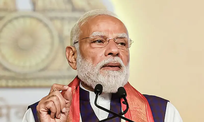 మన్మోహన్‌ను మించిన మోడీ: నెటిజన్ల కామెంట్‌