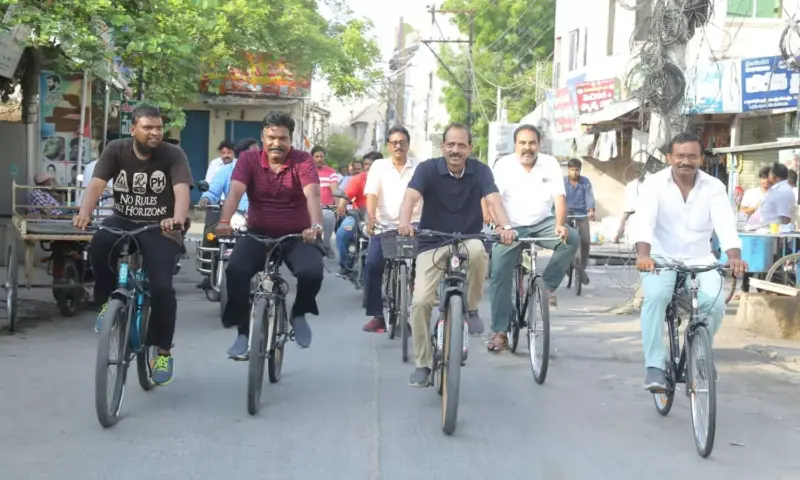 Narasaraopet: సైకిల్పై గోపిరెడ్డి పర్యటన.. ప్రజా సమస్యలపై పోరు