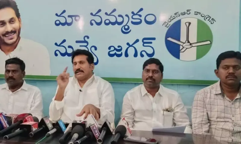 Anantapur: ప్రశ్నిస్తే నోటీసులా? పోలీసులను నిలదీసిన తోపుదుర్తి