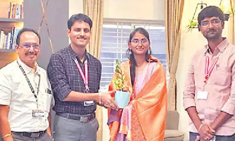 PVKK IT student Lakshmi wins gold medal