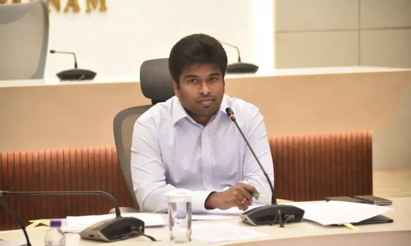 Vizag: డెడ్ లైన్ లోగా పనులు పూర్తి చేయాలి.. కలెక్టర్ వార్నింగ్