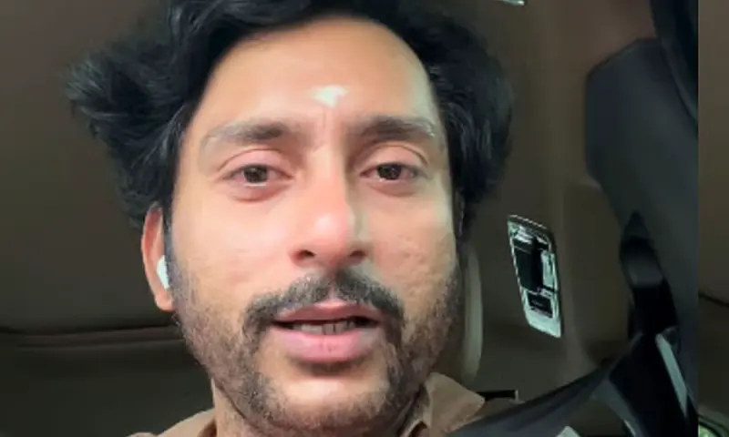 కన్నీళ్లు పెట్టుకున్న డైరెక్టర్.. కోలీవుడ్లో ఏం జరుగుతోంది?