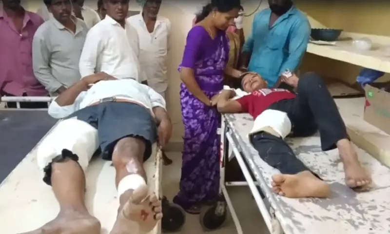 Medak: నర్సాపూర్‌లో ప్రమాదాల రాత్రి.. కారు-ఆటో ఢీ తండ్రీకొడుకులకు రక్తగాయాలు!