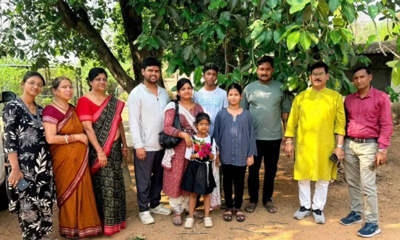ଅନାଥାଶ୍ରମ ଶିଶୁଙ୍କ ସହ ନିଆରା ଢଙ୍ଗରେ ଜନ୍ମ ଦିନ ପାଳନ କଲେ ଉଭୟ ପିତା ଓ ପୂତ୍ରୀ