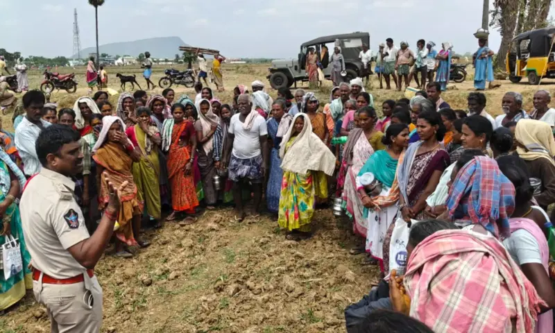 Gurla: గరికవలస గ్రామస్తులకు పోలీసుల కీలక సూచనలు