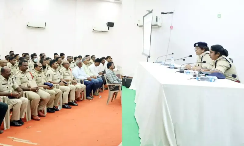 Nellore: పోలీస్ స్టేషన్ రైటర్లు జాగ్రత్త.. మీ పనితీరుపై ఎస్పీ అజిత వేజెండ్ల ఫోకస్!