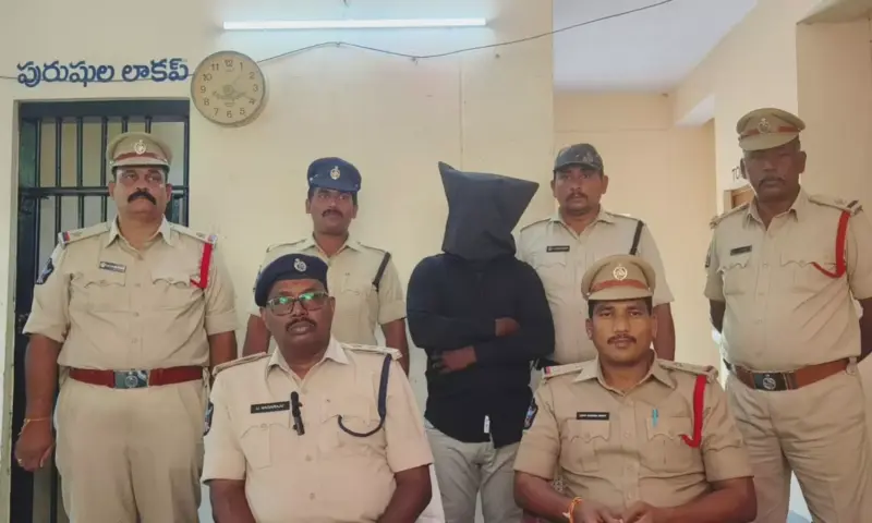 Cumbum: దేవుడి నగలను కూడా వదలని దొంగ.. కంభం పోలీసుల వలలో కిలాడీ చోరుడు