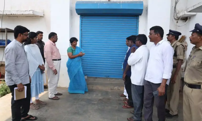 Anakapalli: ఈవీఎం గోడౌన్లో కలెక్టర్ తనిఖీలు.. భద్రతపై కీలక ఆదేశాలు