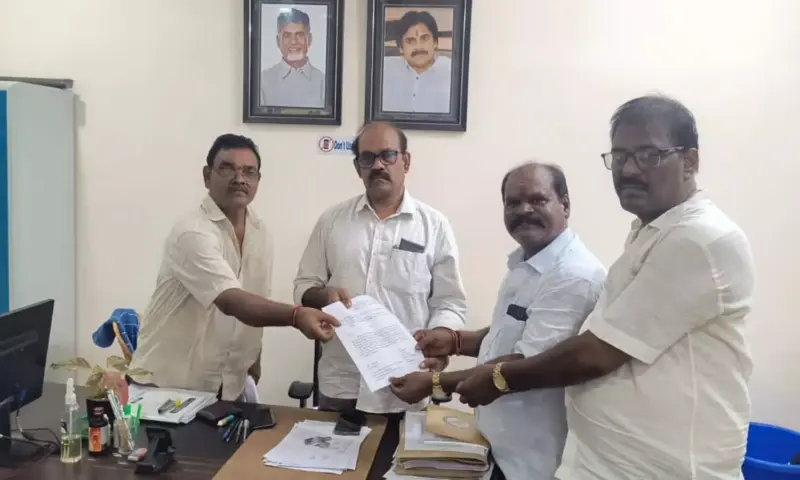 Palakonda: పాలకొండ మున్సిపాలిటీలో వార్డుల రచ్చ.. అధికారులపై టీడీపీ ఫైర్!