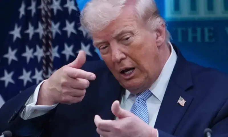 'এক চুলও নড়বে না মার্কিন সেনা!' যুদ্ধবিরতির মাঝেই ইরানকে চরম হুঁশিয়ারি ট্রাম্পের