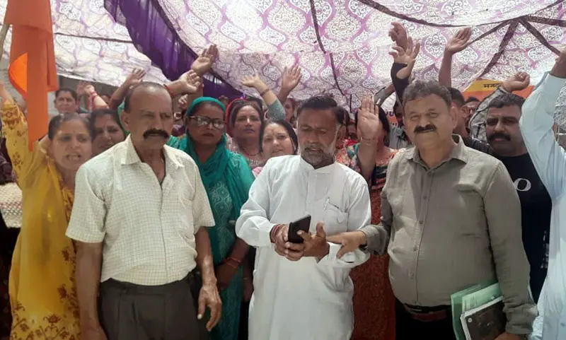 Pencil workers' sit-in protest  at Paloura enters 15th day