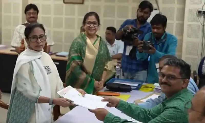 பவானிபூரில் மம்தா பானர்ஜி வேட்புமனு தாக்கல் - 2 கட்டங்களாக நடைபெறும் மேற்கு வங்க தேர்தல்!