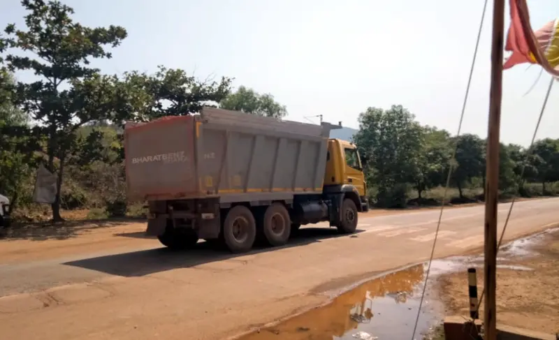 ಮಣ್ಣು ಸಾಗಣೆ: ಹೆದ್ದಾರಿ ದೂಳುಮಯ
