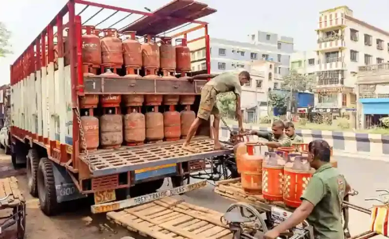 இன்று முதல் LPG விநியோகம் முன்பு இருந்தது போல இருக்காது..! புதிய விதிகளை தெரிந்துகொள்ளுங்கள்..!