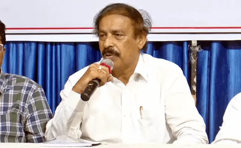 పెండింగ్ ప్రాజెక్టులు పూర్తి చేయండి: సీపీఐ రామకృష్ణ డిమాండ్