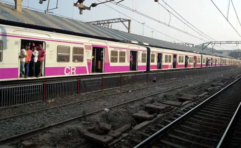 Central Railway: मध्य रेल्वे पुन्हा विस्कळीत; लोकल उशीराने, प्रवाशांना मनस्ताप