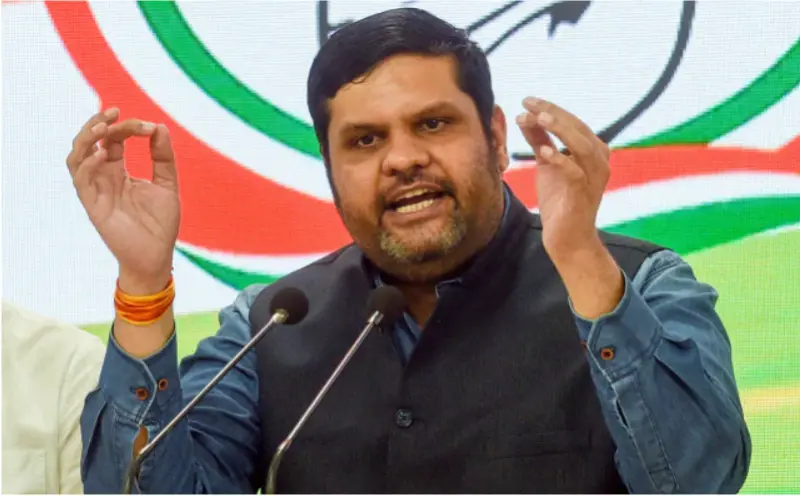 "சனாதனத்திற்கு எதிராக பேச முடியாது" : காங்கிரஸில் இருந்து விலகினார் கவுரவ் வல்லப்