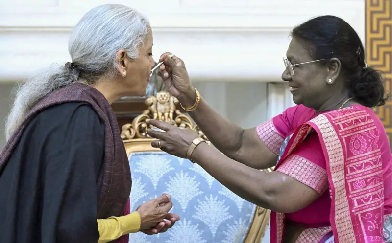 Video | ಬಜೆಟ್‌ ಮಂಡನೆಗೂ ಮುನ್ನ ನಿರ್ಮಲಾಗೆ ಮೊಸರು-ಸಕ್ಕರೆ ತಿನಿಸಿದ ಮುರ್ಮು
