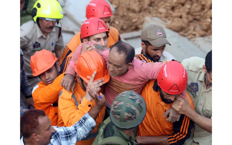 Two labourers killed, one rescued as old bridge collapses at Thathar area