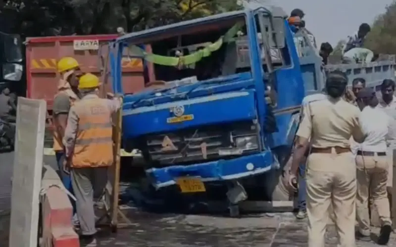 Truck Crash on Nagar Road Leaves Vehicle Mangled, Traffic Snarled in Pune