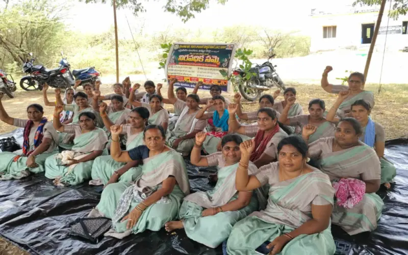 'వీఓఏల సమస్యలను వెంటనే పరిష్కరించాలి'