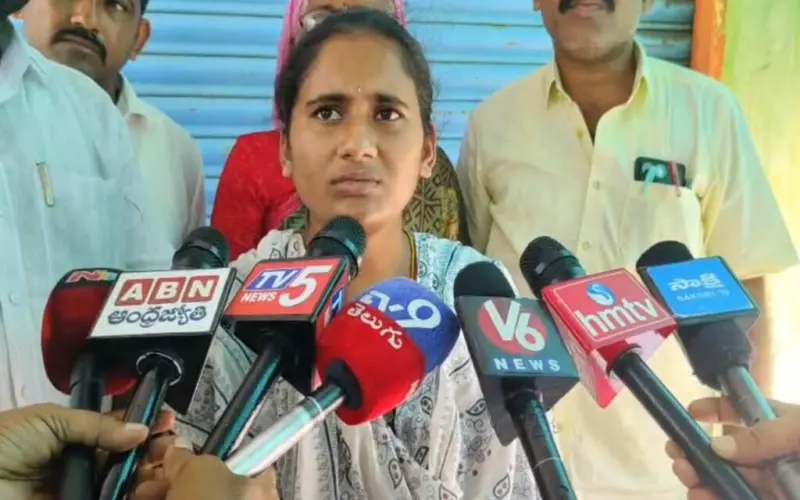 భర్తతో పాటు అత్తింటివారిపై చర్యలు తీసుకోవాలని సూర్యాపేట ఎస్పీకి మహిళ ఫిర్యాదు