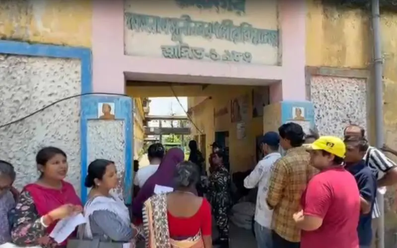 দুপুর ১টা পর্যন্ত ১৫টি বুথের পুনর্নির্বাচন শান্তিপূর্ণ, দ্বিতীয়বার ভোট দিতে লম্বা লাইন