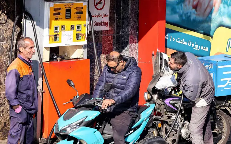 పెట్రోల్ సంక్షోభంలో పాకిస్థాన్ .. లీటర్ ధర ఎంతంటే..