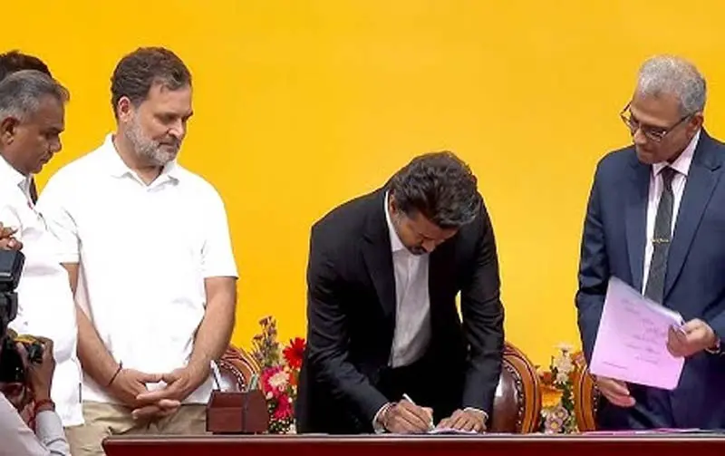 విజయ్ తొలి సంతకాలు దేనిపైనో తెలుసా ?