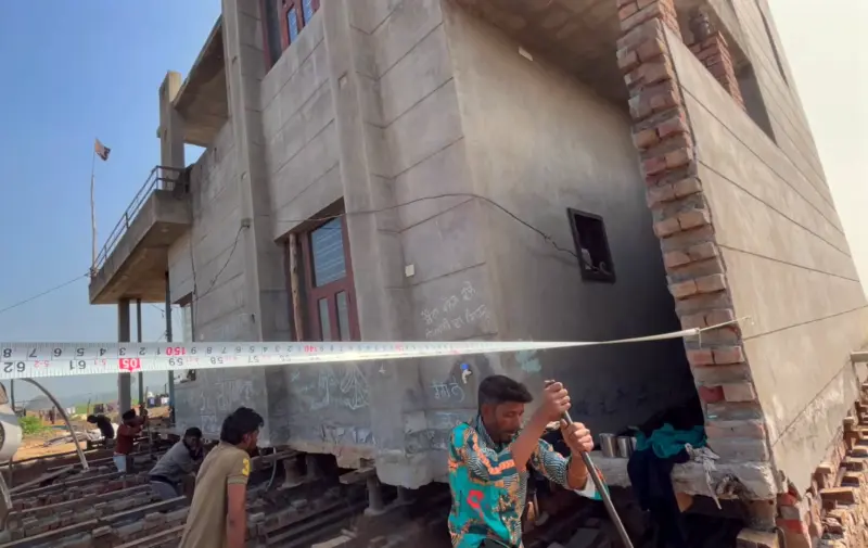 ਮਕਾਨਾਂ ਨੂੰ ਚੁੱਕਣ ਅਤੇ ਤੋਰਨ ਲਈ ਹਾਈਡ੍ਰੋਲਿਕ ਜੈੱਕਾਂ ਦੀ ਵਰਤੋਂ ਕਿੰਨੀ ਸੁਰੱਖਿਅਤ, ਮਨੁੱਖੀ ਗਲਤੀ ਦੀ ਸੰਭਾਵਨਾ ਸਭ ਤੋਂ ਵੱਧ ਕਿੱਥੇ