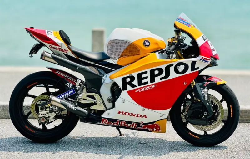 Honda CBR250RR turned into a Marc Márquez RC213V replica: a stunning custom build from Japan