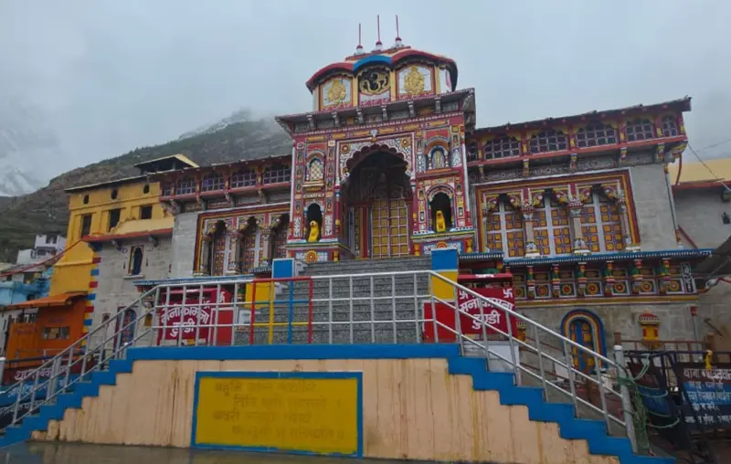 ତୁଷାରପାତ ଯୋଗୁଁ ବଦ୍ରିନାଥ ଏବଂ ହେମକୁଣ୍ଡ ସାହିବରେ ପ୍ରବଳ ଥଣ୍ଡା