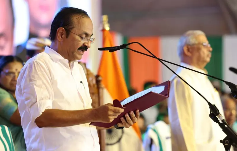 కేరళం సీఎంగా సతీశన్ ప్రమాణం