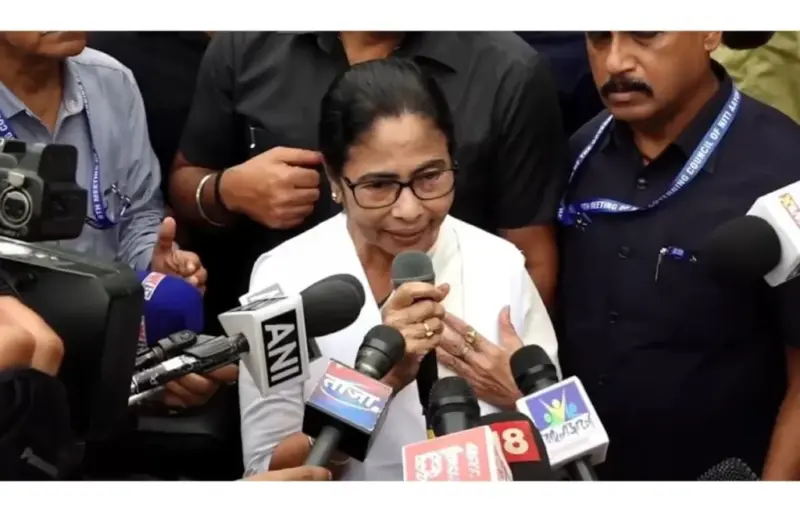 Trinamool attacks Narendra Modi over Jhalmuri break, says Hemant Soren forced to return