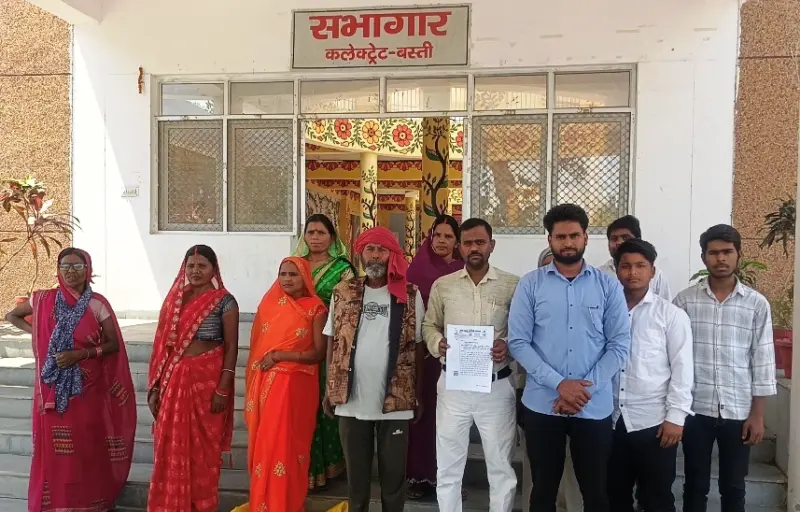 Basti :  भीम युवा वाहिनी संगठन ने एसडीएम के आश्वासन पर स्थगित किया धरना