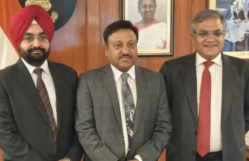புதிய தேர்தல் ஆணையர்களாக சுக்பீர் சிங் சாந்து, ஞானேஷ்குமார் பதவியேற்பு