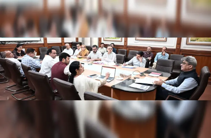 CS Assesses Flagship Urban Schemes For Sanitation, Housing & Livelihood Generation Across J&K