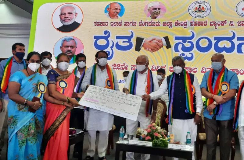 ಕೃಷಿ ಸಾಲ ವಿತರಣೆಯ ರೈತ ಸ್ಪಂದನ ಕಾರ್ಯಕ್ರಮಕ್ಕೆ ಮುಖ್ಯಮಂತ್ರಿ ಯಡಿಯೂರಪ್ಪ ಚಾಲನೆ