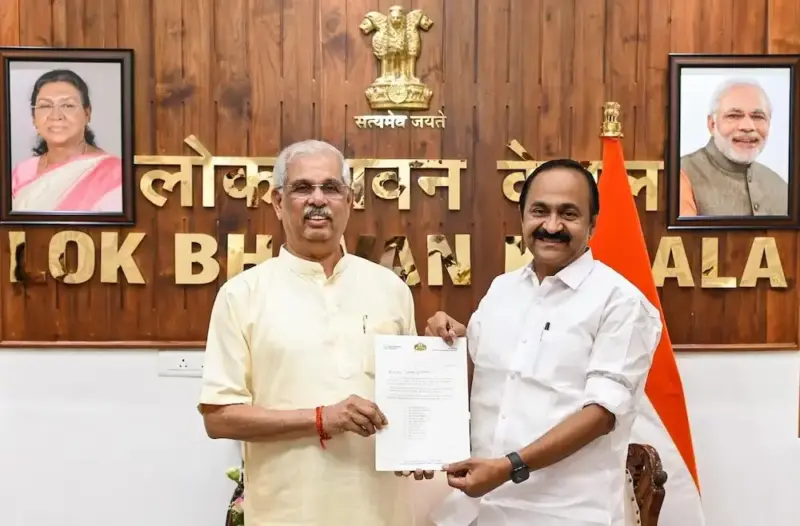 చేతులు కలిపిన కాంగ్రెస్ అగ్రనేతలు!
