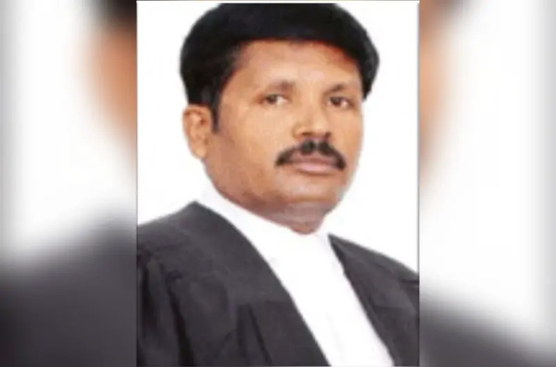 அக்கா சாவுக்குப் பழிக்குப் பழி.. வக்கீலை ஓட ஓட விரட்டி வெட்டிய தம்பி.. நெல்லையில் பயங்கரம்..!!