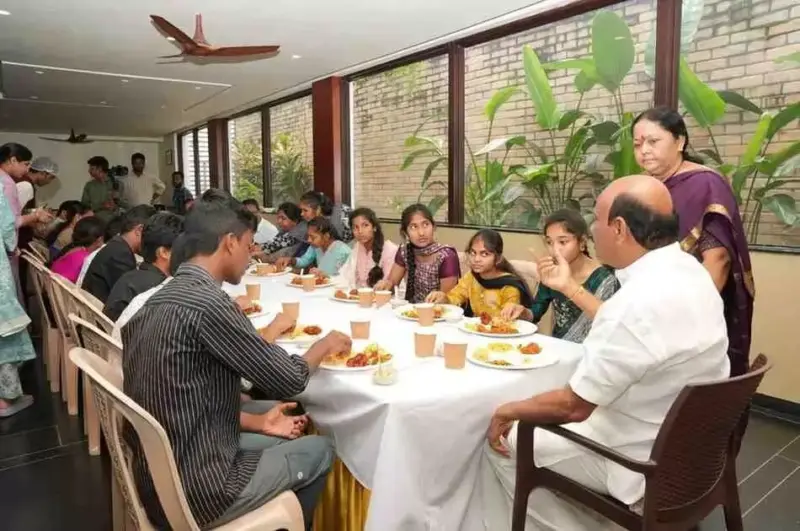 అక్షరానికి అయ్యన్న ఆత్మీయ గౌరవం, ప్రేమ విందు