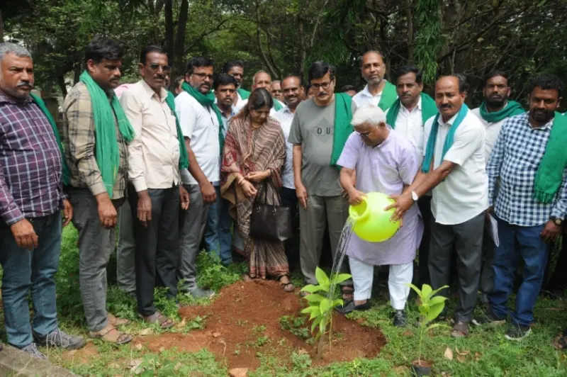 ರೋಗ ನಿಯಂತ್ರಿಸಿದರೆ ರೈತನೇ ನಿಜ ವೈದ್ಯ:ಡಾ.ಖಾದರ್ ವಲಿ ಅಭಿಮತ