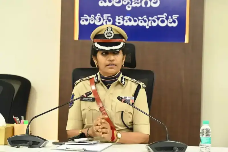 అర్థరాత్రి విద్యార్థులు రోడ్లపై తిరిగితే తీవ్ర చర్యలు.. సీపీ సుమతి గట్టి హెచ్చరిక