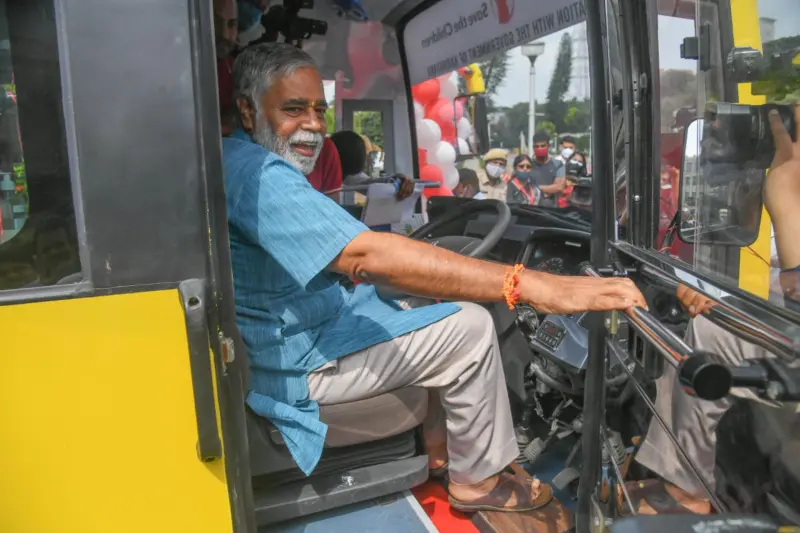 ಬಸ್ ಚಲಾಯಿಸಿದ ಸಚಿವ ಬಿ.ಸಿ. ನಾಗೇಶ್