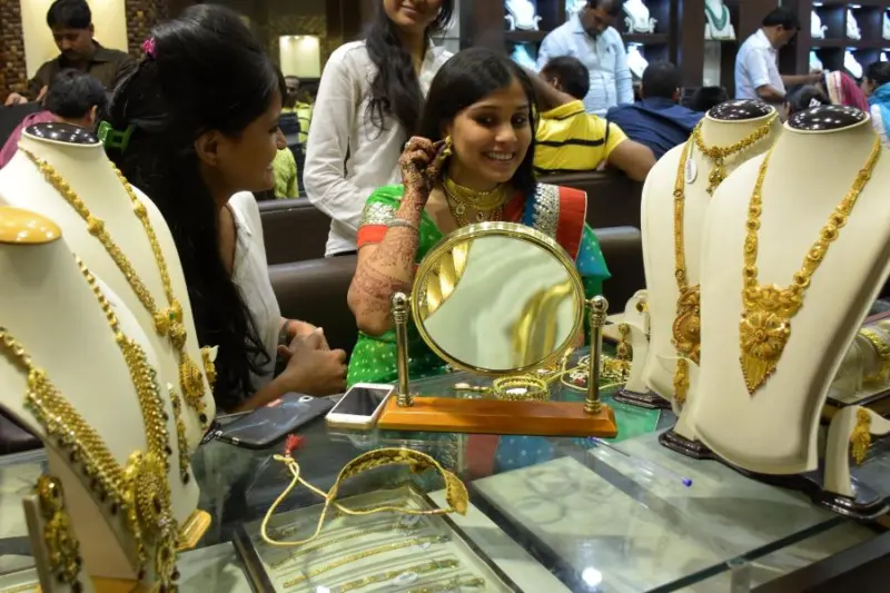 GOLD RATE: சட்டென குறைந்தது விலை. சவரன் எவ்வளவுன்னு பாருங்க!